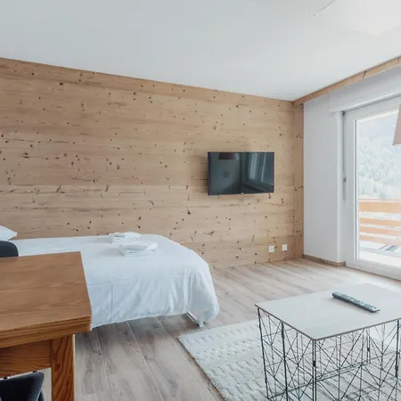 Avec Vue Majestueuse Sur Les Montagnes *