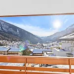 Avec Vue Majestueuse Sur Les Montagnes ロイカーバード